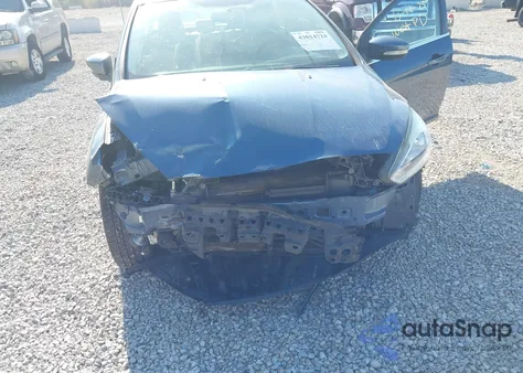 2018 Ford Focus Titanium z USA, uszkodzony, nr VIN 1FADP3J23JL326573